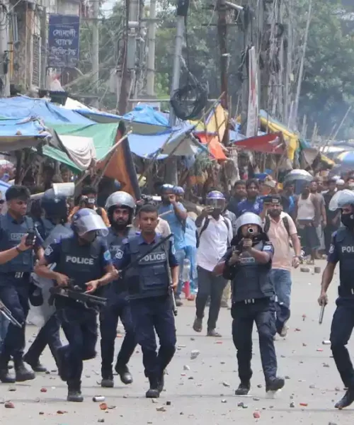 পুলিশের হামলায় বিএনপির দেড় শতাধিক নেতাকর্মী আহত, গ্রেফতার ২১